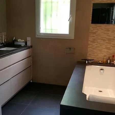 Superbe A Avec Piscine Dans Un Quartier Calme * Антіб