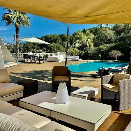 Villa Superbe A Avec Piscine Dans Un Quartier Calme