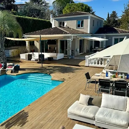 Superbe A Avec Piscine Dans Un Quartier Calme Villa
