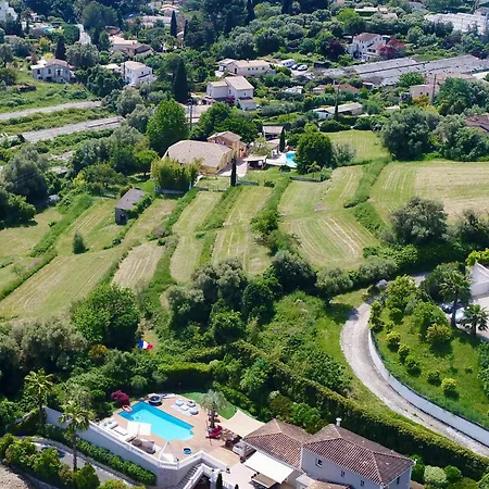 Superbe A Avec Piscine Dans Un Quartier Calme